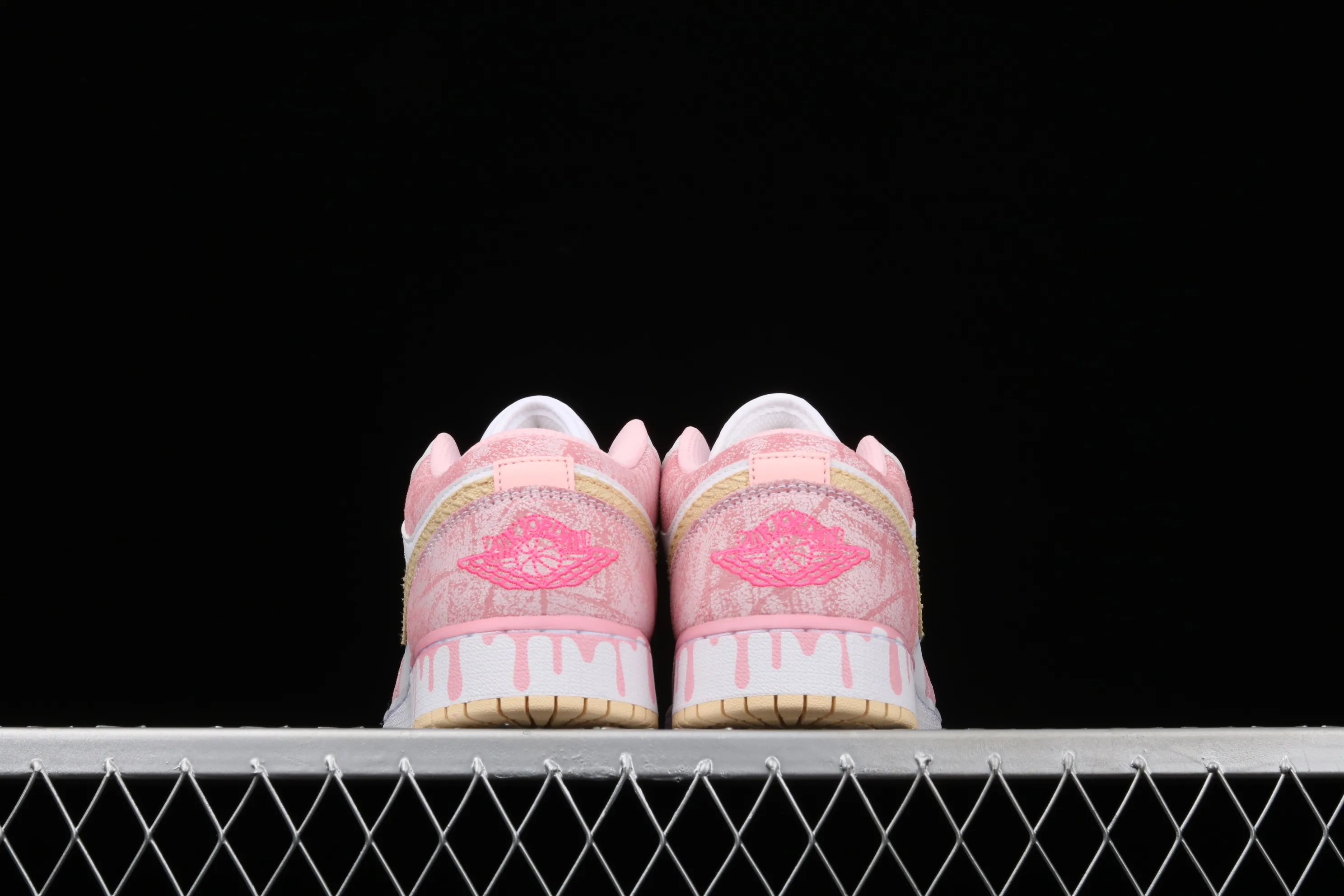 All categories Air Jordan Jordan series basketball shoes Air Jordan 1 Low Different versions Air Jordan 1 Low GS AJ1 Joe 1 low-top ice cream Low-top basketball shoes CW7104-601